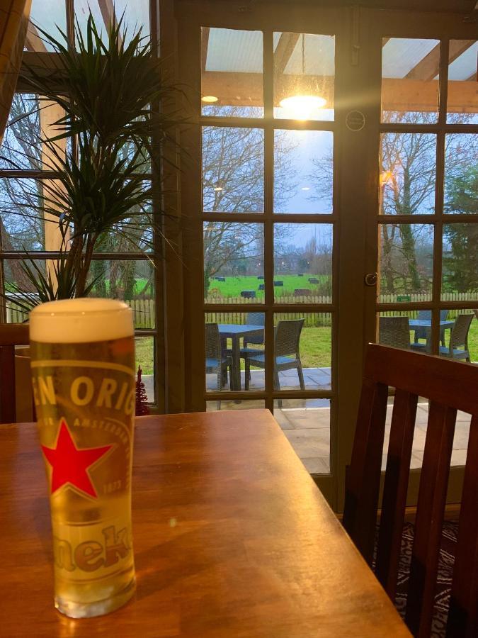 Hotel Crown&Anchor Woking Zewnętrze zdjęcie