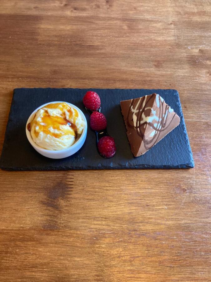 Hotel Crown&Anchor Woking Zewnętrze zdjęcie