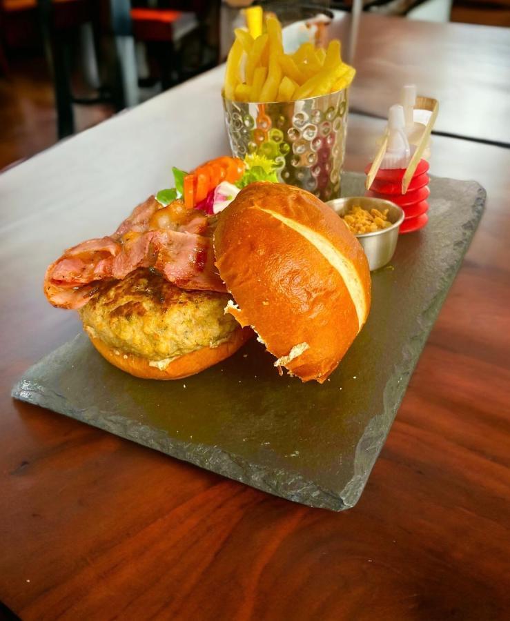 Hotel Crown&Anchor Woking Zewnętrze zdjęcie